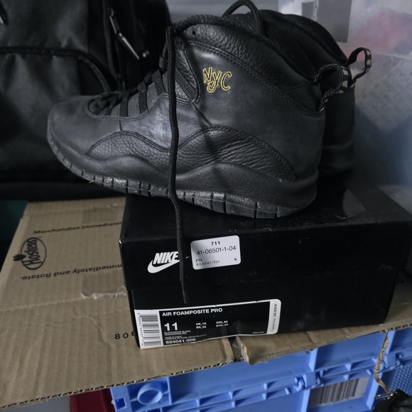 Nike Men's Size 11 NIKE AIR FOAMPOSITES PRO ; BLACK AND GOLD - Picture 5 of 5